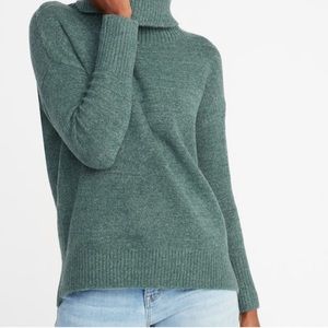 Sweater new without tags